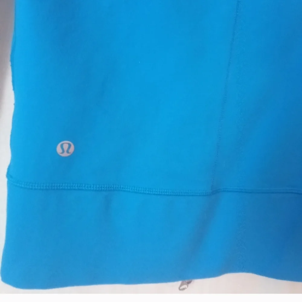 Lululemon Daily Yoga Jacket Size 2 Beaming Blue Striped Fully Zip Streched Top - Picture 7 of 9